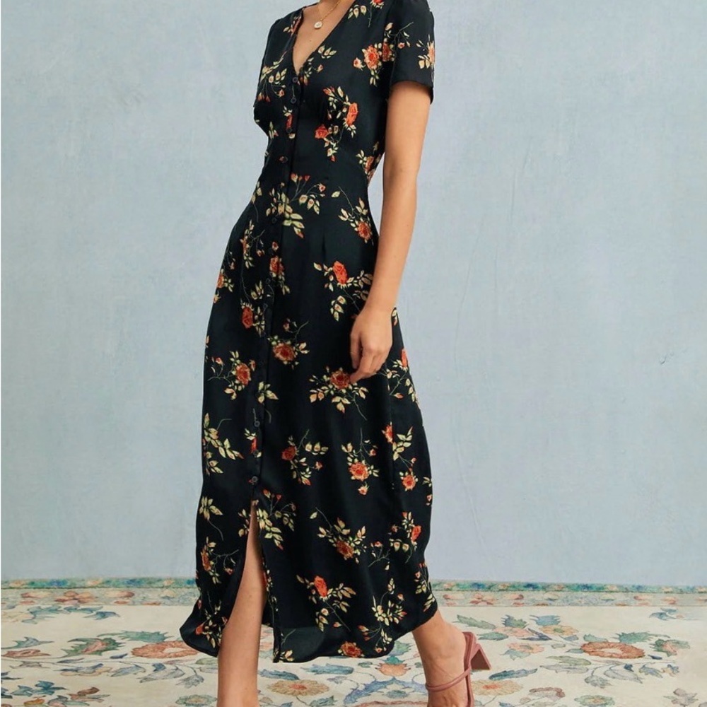 Rihoas, NWT, The Black V Neck Floral Short Sleeve Maxi Dress . - Picture 2 of 9